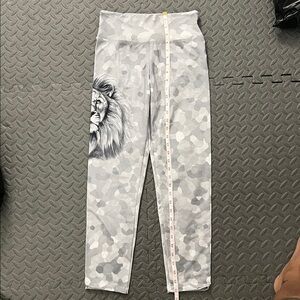 WSI women’s compression leggings medium lion